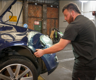 Replay Top Mecanic : 5 jours pour restaurer une épave - S6E14 - Jour 4 - Semaine spéciale vintage mécanic