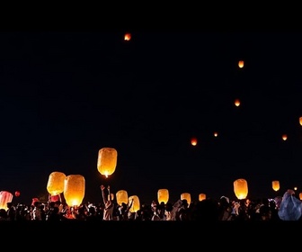 Replay Birmanie : des centaines de lanternes illuminent le ciel de Bagan