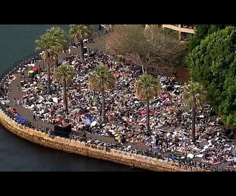 Replay Des foules se rassemblent tôt à la baie de Sydney pour les feux d'artifice du Nouvel An