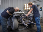 Replay Top Mecanic : 5 jours pour restaurer une épave - S8E7 - Jour 2 - Wheeler Dealers vs. Vintage Mecanic