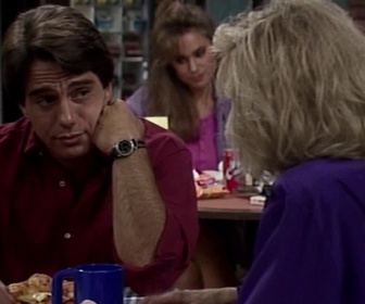 Replay Madame est servie - S05 E03 - Tony fait un discours