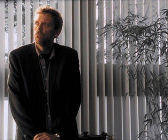 Replay Dr House - S01 E01 - Les symptômes de Rebecca Adler