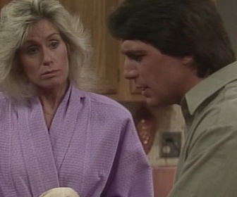 Replay Madame est servie - S04 E04 - Le sous-marin vert