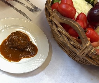 Replay Andalousie : la queue de taureau - Voyage en cuisine