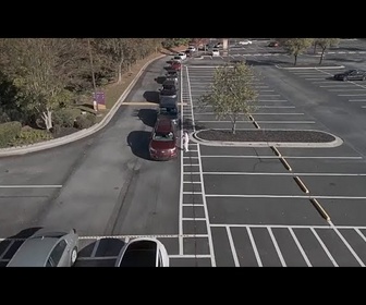 Replay Des centaines font la queue pour l'aide alimentaire, le gel des fonds SNAP aux États-Unis approche