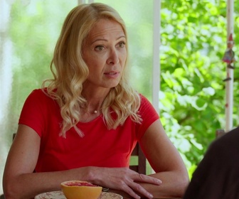 Replay Petits secrets en famille - Ma mère sous l'emprise d'un gigolo - Famille Le Priol