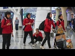 Replay L'équipe féminine iranienne de football aperçue à l'aéroport malaisien avant son retour