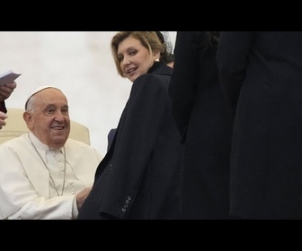 Replay La Première dame ukrainienne, Olena Zelenska, s'est entretenue avec le Pape au Vatican