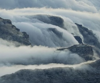 Replay Table Cloth, brouillard nourricier d'Afrique du Sud - Extraordinaires nuages