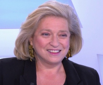 Replay C dans l'air l'invité - Anne-Elisabeth Moutet - Boris Johnson règle ses comptes avec E. Macron