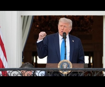 Replay Trump interdit l'entrée aux États-Unis aux ressortissants d'une douzaine de pays