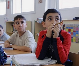 Replay Espagne, enfants pauvres - ARTE Regards