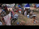 Replay Des familles fuient vers des abris près de la frontière Cambodge-Thaïlande, sur fond d'affrontements