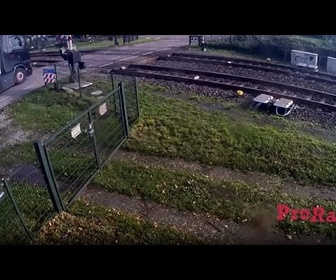 Replay Pays-Bas : un train percute un camion à un passage à niveau