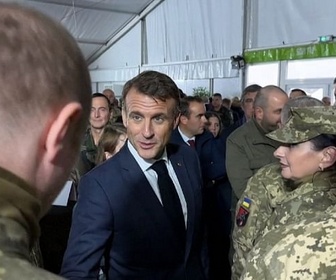 Replay Macron rencontre des soldats ukrainiens dans un camp militaire français