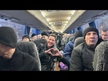 Replay Nous étions des prisonniers étrangers : 89 opposants bélarus libérés par Minsk sont arrivés à...
