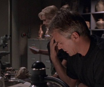 Replay Stargate SG-1 - S2 E16 - La cinquième race