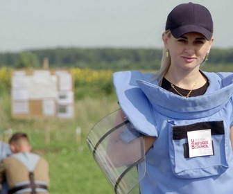 Replay Les démineuses en Ukraine - ARTE Regards