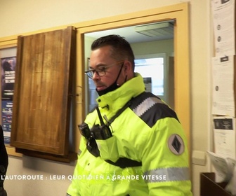 Replay Les docs du week-end - CRS de l'autoroute : leur quotidien à grande vitesse