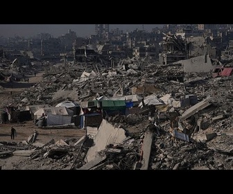 Replay Un universitaire fouille les décombres à Gaza à la recherche de ses livres