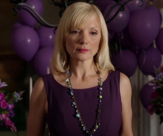 Replay Retour à Cedar Cove - S03 E06 - Guerre civile