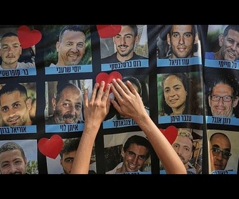 Replay Des otages libérés retrouvent leurs familles à Tel Aviv après deux ans de captivité
