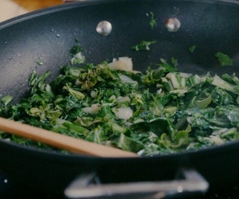 Replay Petits Plats en équilibre - Petits plats à emporter - Chaussons au brocciu fumé et blettes