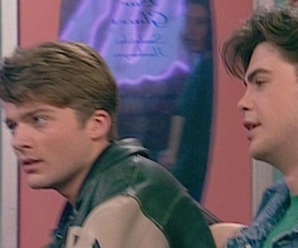 Replay Premiers baisers - S04 E13 - Bats toi