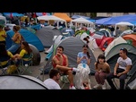Replay Les militants du logement à Madrid occupent une agence lors de protestations contre les expulsions