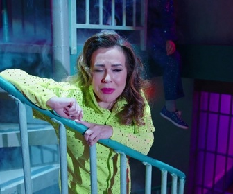 Replay Elsbeth - S02 E20 - Du barreau aux barreaux