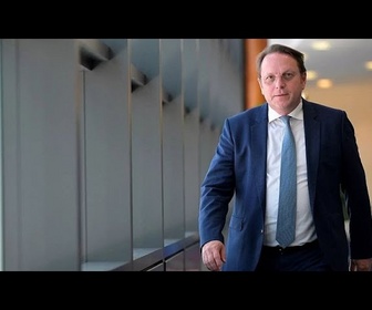 Replay Le commissaire hongrois Olivér Várhelyi sous pression suite aux allégations d'espionnage
