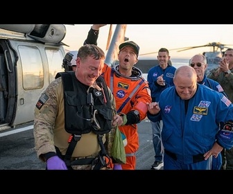 Replay La capsule Artemis II amerrit dans le Pacifique