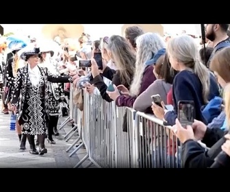 Replay Les Pearly Kings et Queens font vivre la tradition cockney de Londres