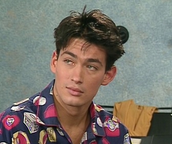 Replay Hélène et les garçons - S02 E05 - Le pardon