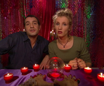 Replay Un gars, une fille - S1E42 - Chez la voyante
