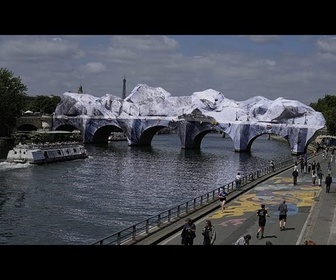 Replay Sur le Pont Neuf, la Caverne de l'artiste JR ouvre enfin ses portes