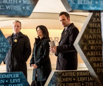 Replay Elementary - S2 E11 - Le sommet de la pyramide