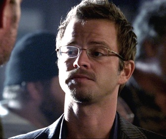 Replay Les experts : Manhattan - S02 E05 - La danse du poisson