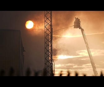 Replay Important incendie dans un centre de recyclage au sud-est de Londres