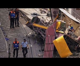Replay Enlèvement des débris du funiculaire de Lisbonne après un accident mortel