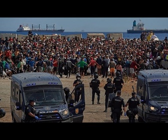 Replay Ceuta : des habitants empêchent la Croix-Rouge d'apporter de l'aide aux migrants