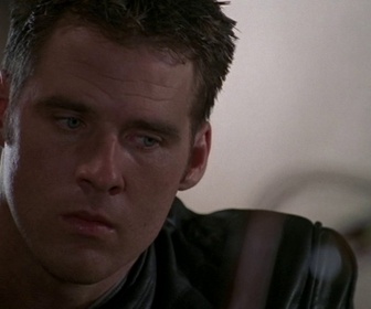 Replay Farscape - S02 E19 - Les Armes, l'argent et les mensonges : Un plan compliqué (1/3)