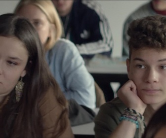 Replay Les grands - S02 E01 - Welcome