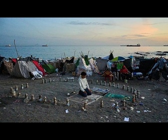 Replay La police espagnole évacue plus de 3 000 migrants d'un camp de plage à Ceuta