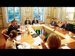 Replay Emmanuel Macron reçoit Rafael Grossi, le chef de l'AIEA, à l'Élysée