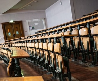 Replay Crise budgétaire : les universités publiques en danger ? - ARTE Europe l'Hebdo