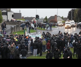Replay Irlande du Nord : 2 000 manifestants bloquent un défilé orangiste à Portadown