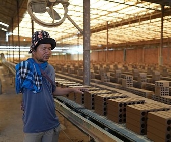 Replay ARTE Reportage - Cambodge : les briques de sang