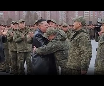 Replay Kim Jong-un accueille des soldats nord-coréens de retour de combats pour la Russie