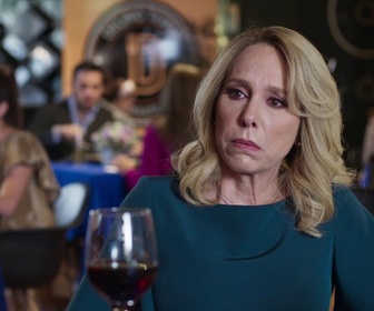 Replay Les riches pleurent aussi - S01 E46